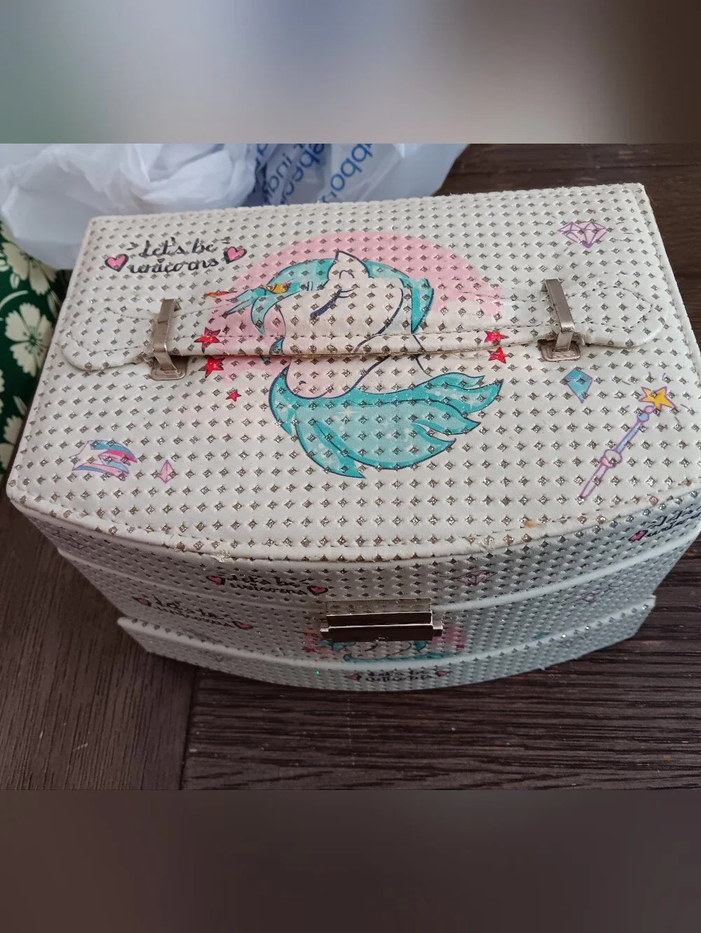 Unicorn Embossed White Girls' Jewelry Box Inclydes Various Jewelry Items